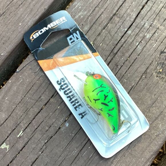 Bomber Lures Square A Crankbait Fishing Lure Green Black - Picture 2 of 4